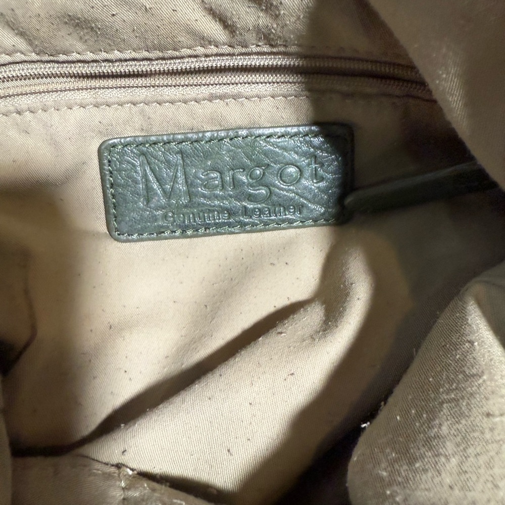 Margot Green Tassle Zipper Purse - Picture 6 of 7